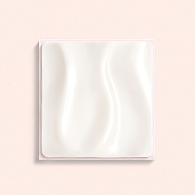 Die Augen-Lifting-Pflege